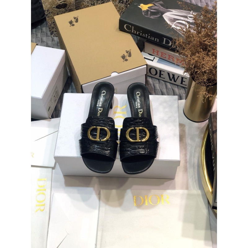 ch**an D*or slippers